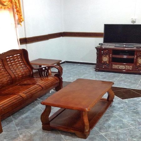 Nur Muslim Homestay At Кота Бару Екстериор снимка