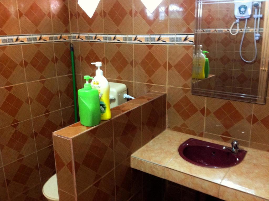 Nur Muslim Homestay At Кота Бару Екстериор снимка