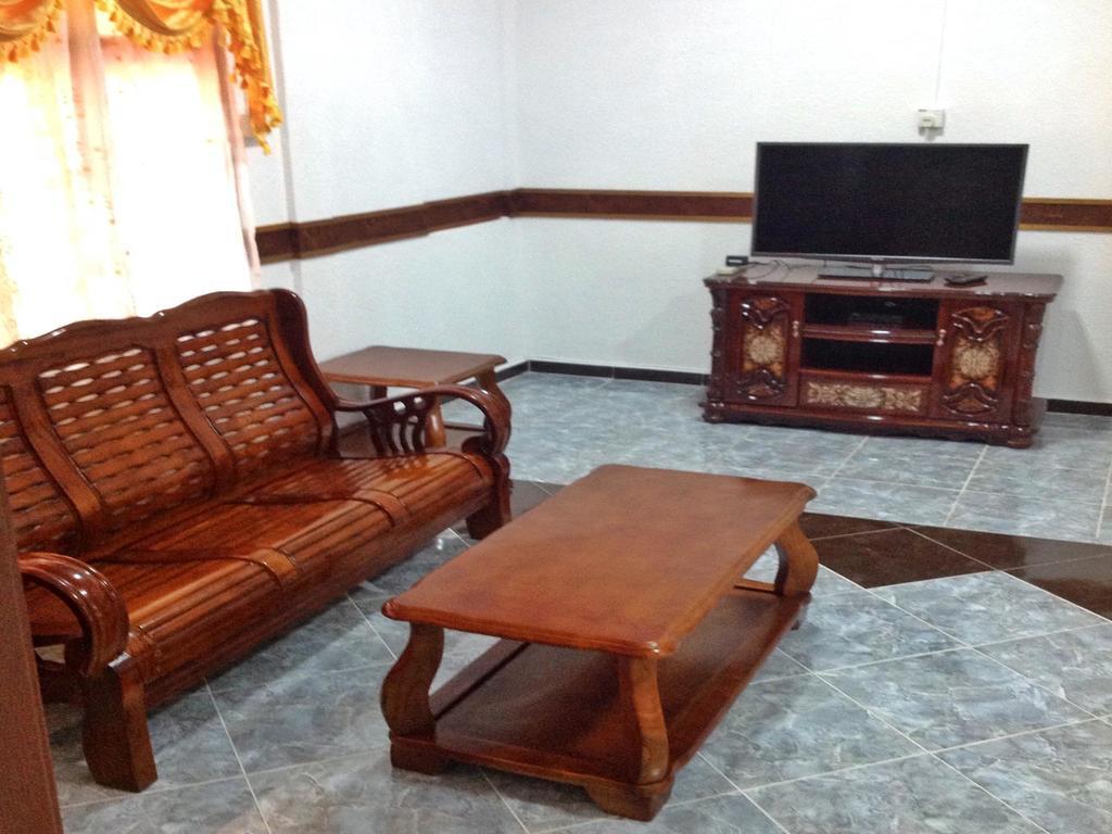 Nur Muslim Homestay At Кота Бару Екстериор снимка