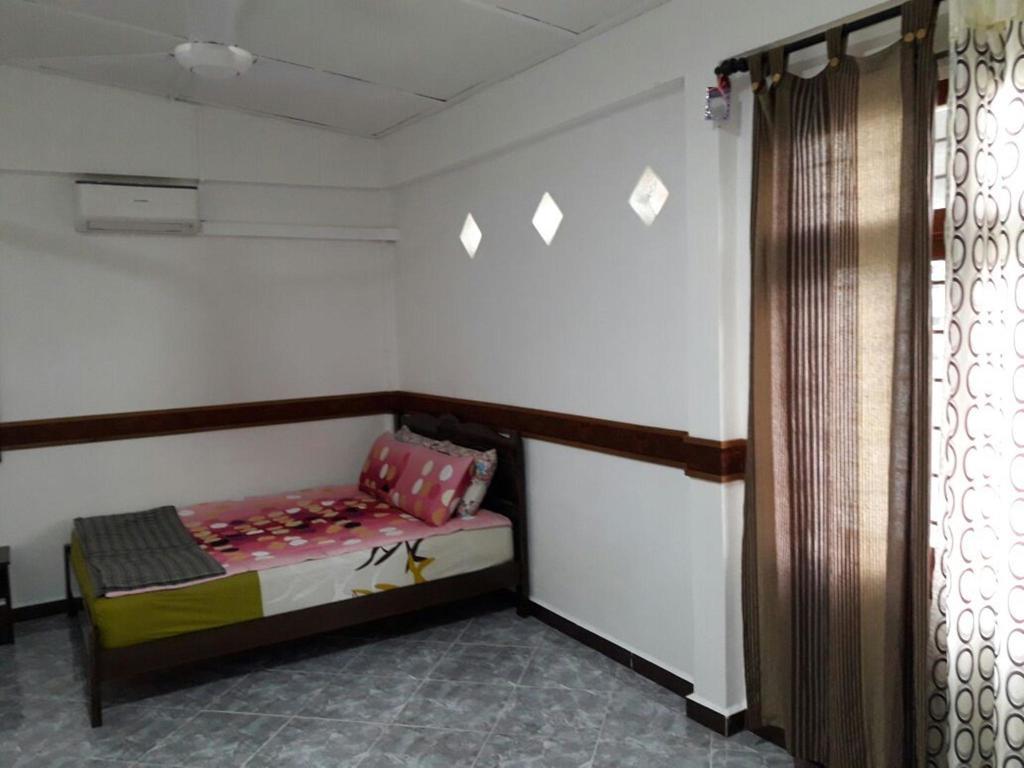 Nur Muslim Homestay At Кота Бару Екстериор снимка