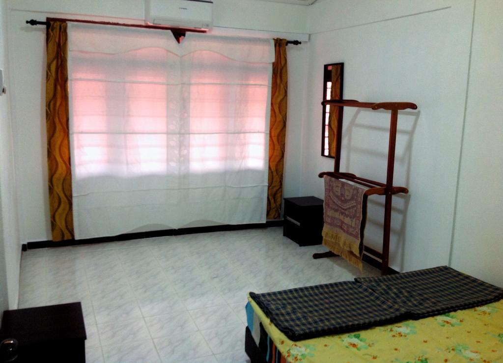 Nur Muslim Homestay At Кота Бару Екстериор снимка