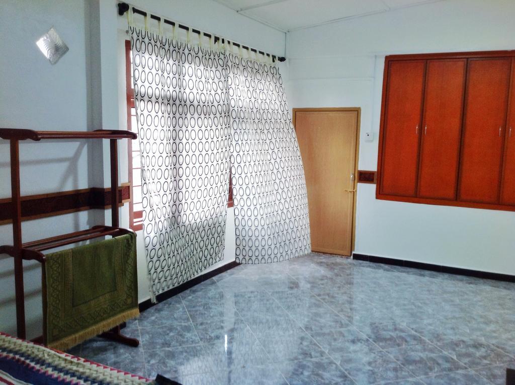 Nur Muslim Homestay At Кота Бару Екстериор снимка