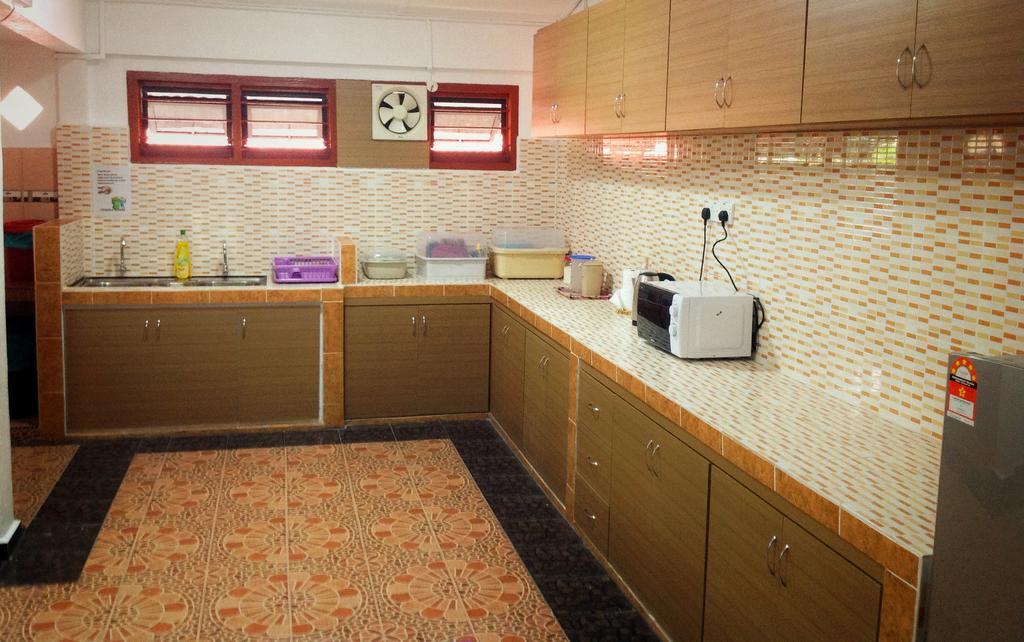 Nur Muslim Homestay At Кота Бару Екстериор снимка